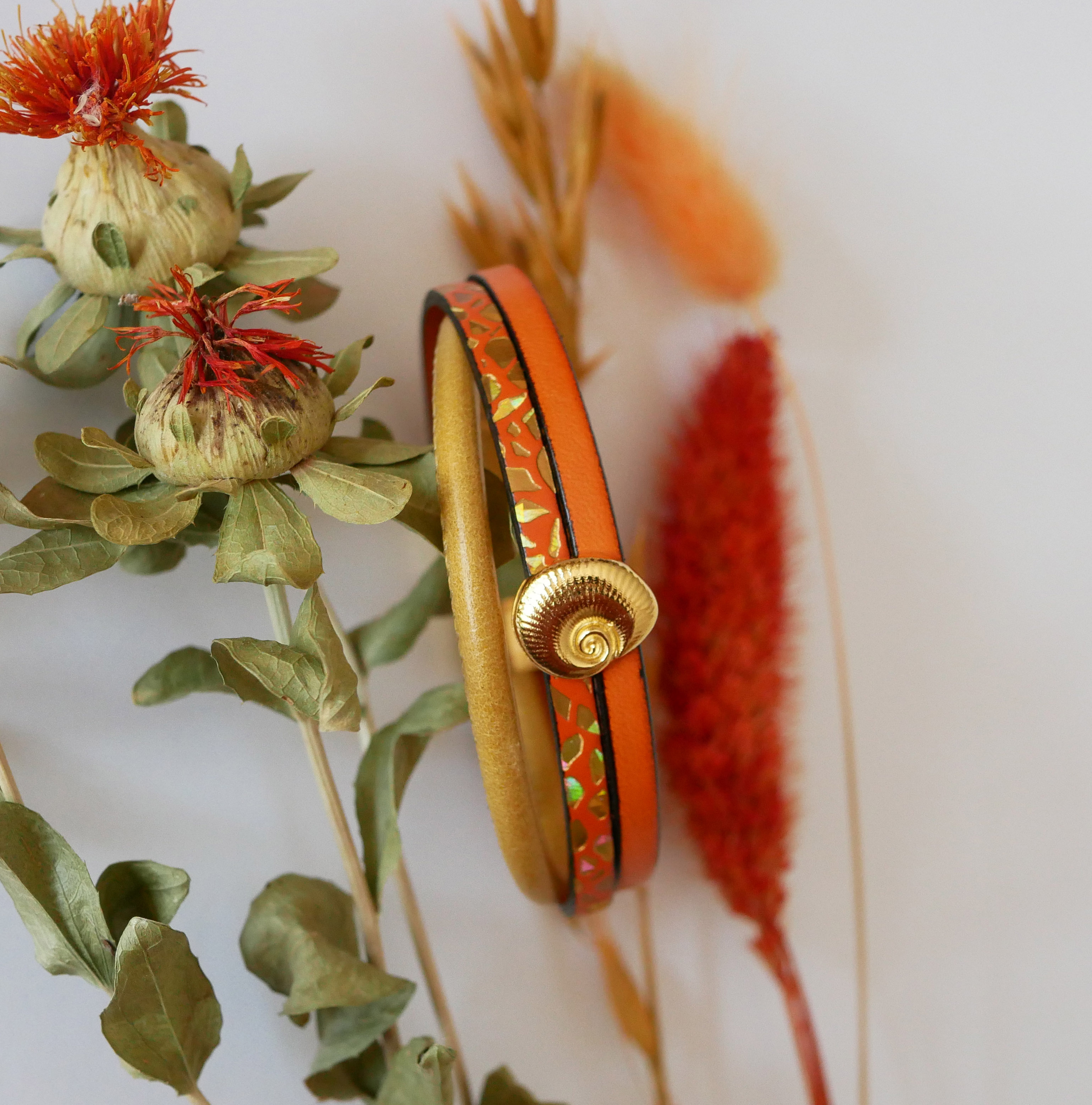 Pulseira de punho em ouro para mulher Concha dourada e laranja