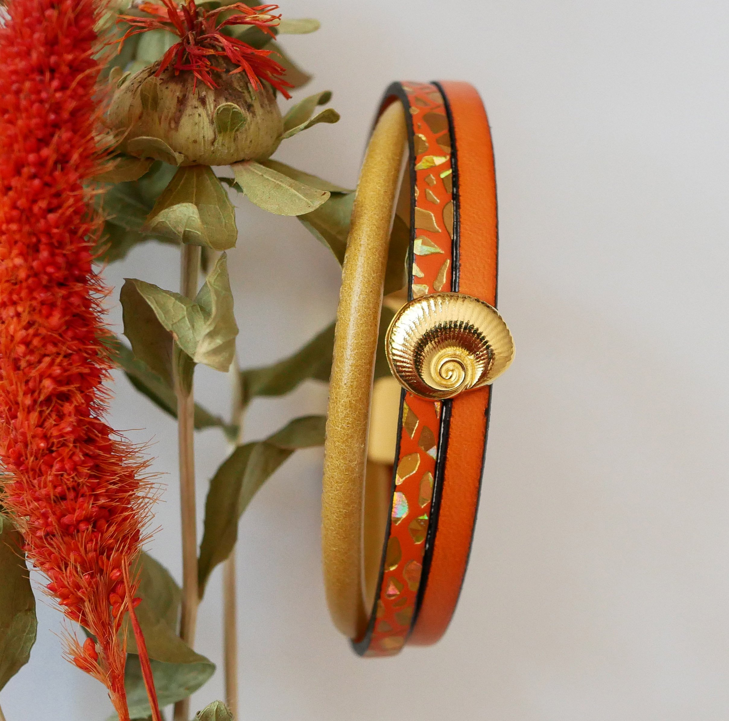 Pulseira de punho em ouro para mulher Concha dourada e laranja