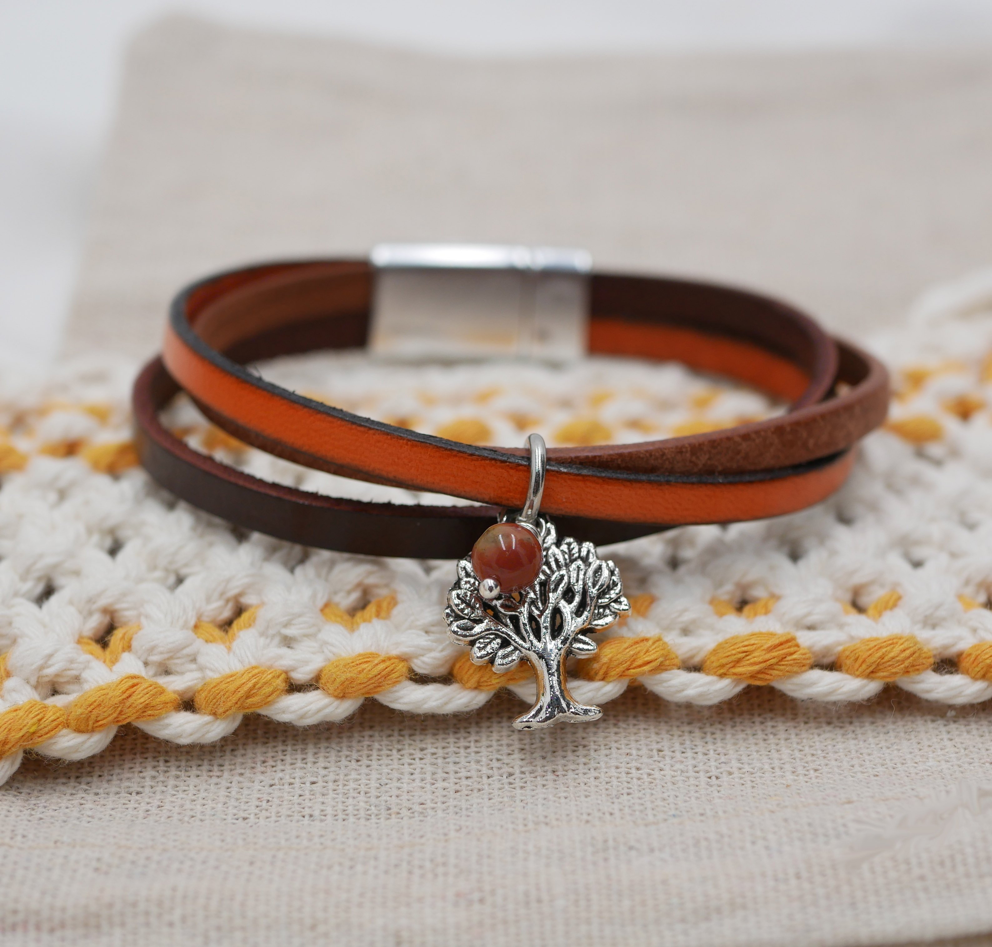 Pulseira feminina com punho em pele múltipla Pendente de outono à sua escolha