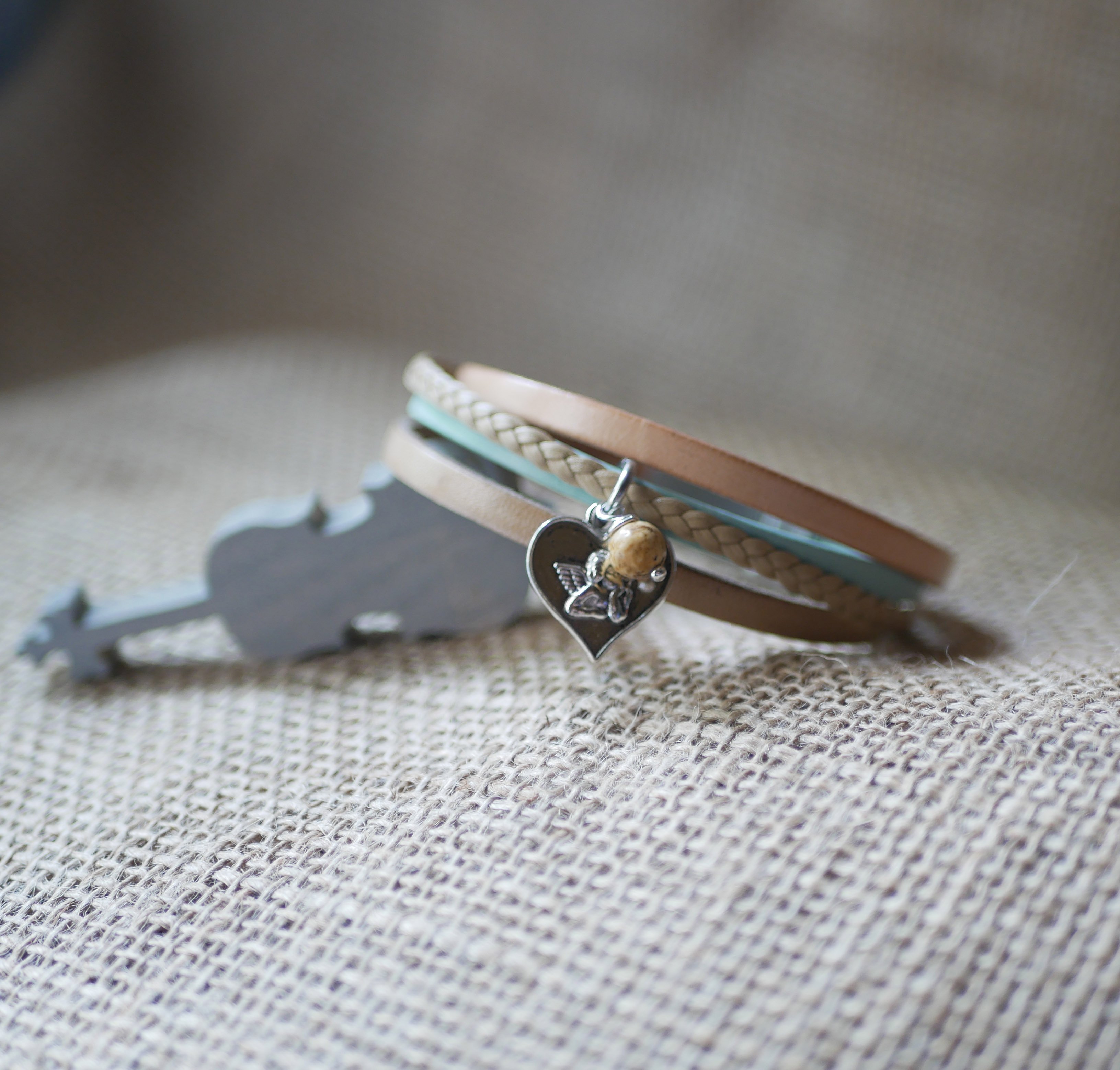 Pulseira de punho para mulher em pele m&uacute;ltipla Pendente bege areia &agrave; sua escolha