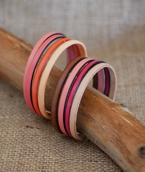 Bracelet manchette multi cuir personnalisable avec message grav&eacute;