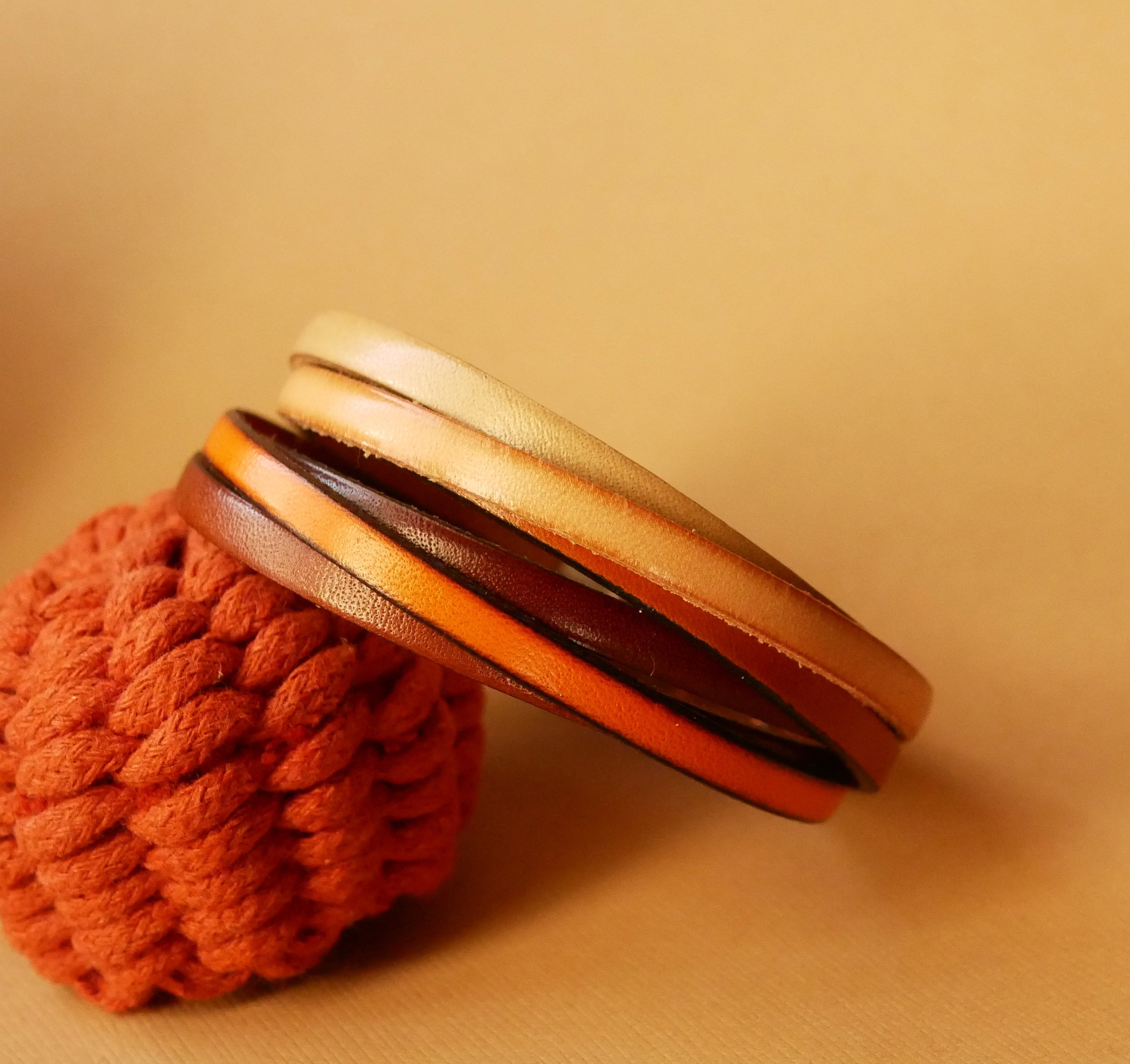 Pulseira de punho em multi-couro de cor ocre