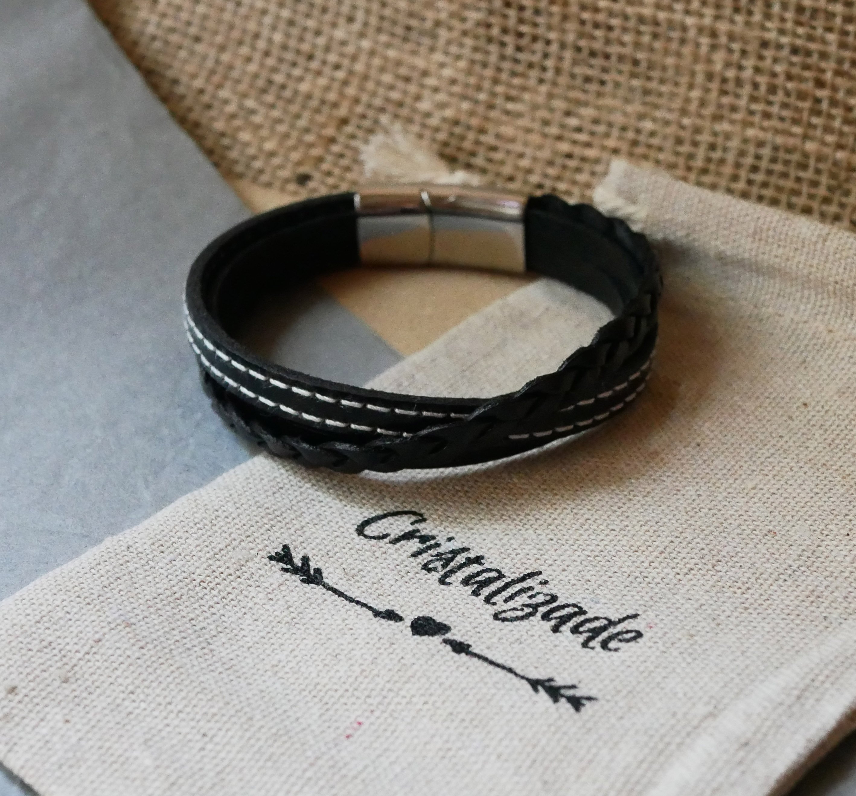 Pulseira de punho em pele preta para homem