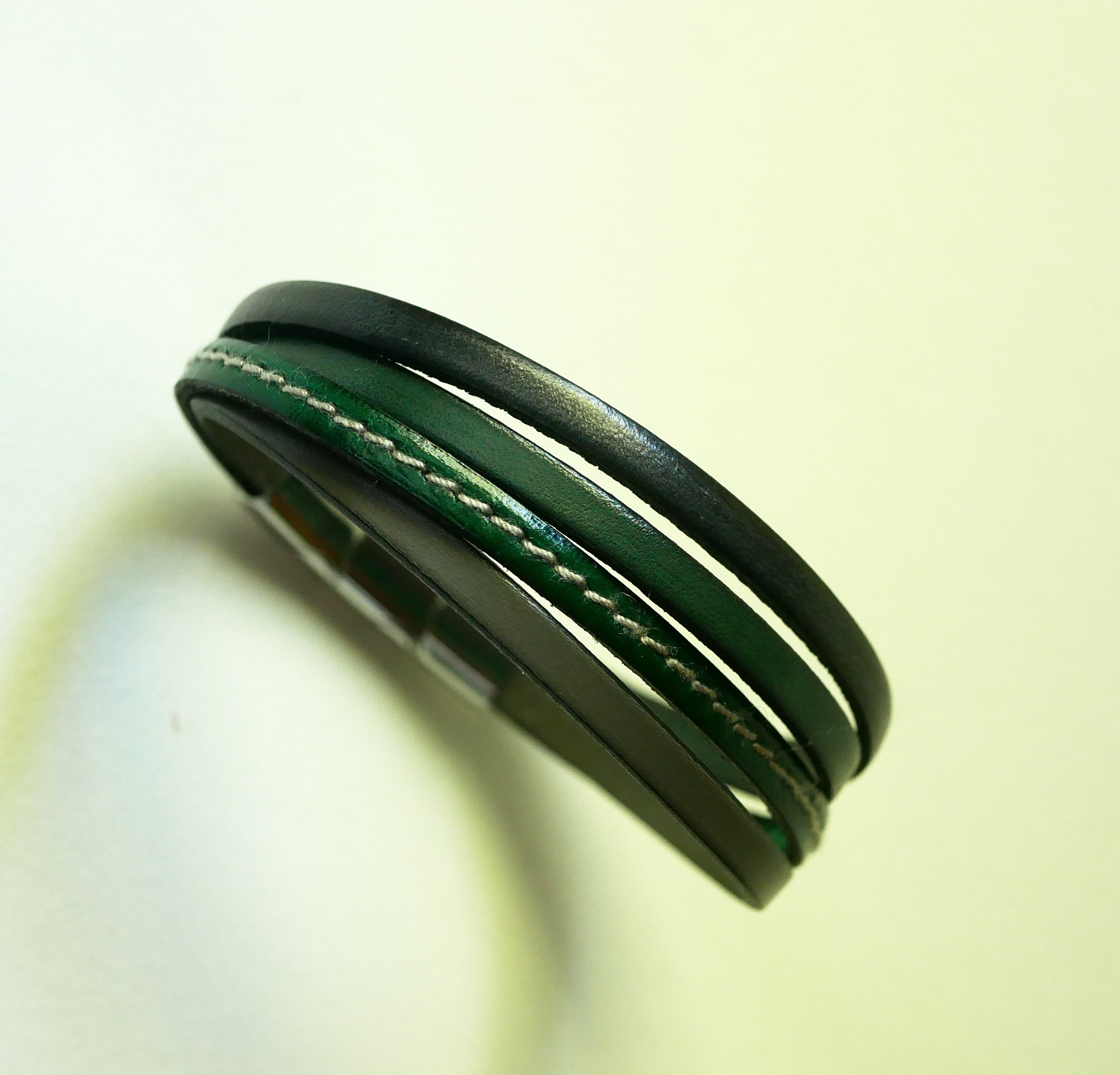 Pulseira de punho em pele verde e cinzenta para homem
