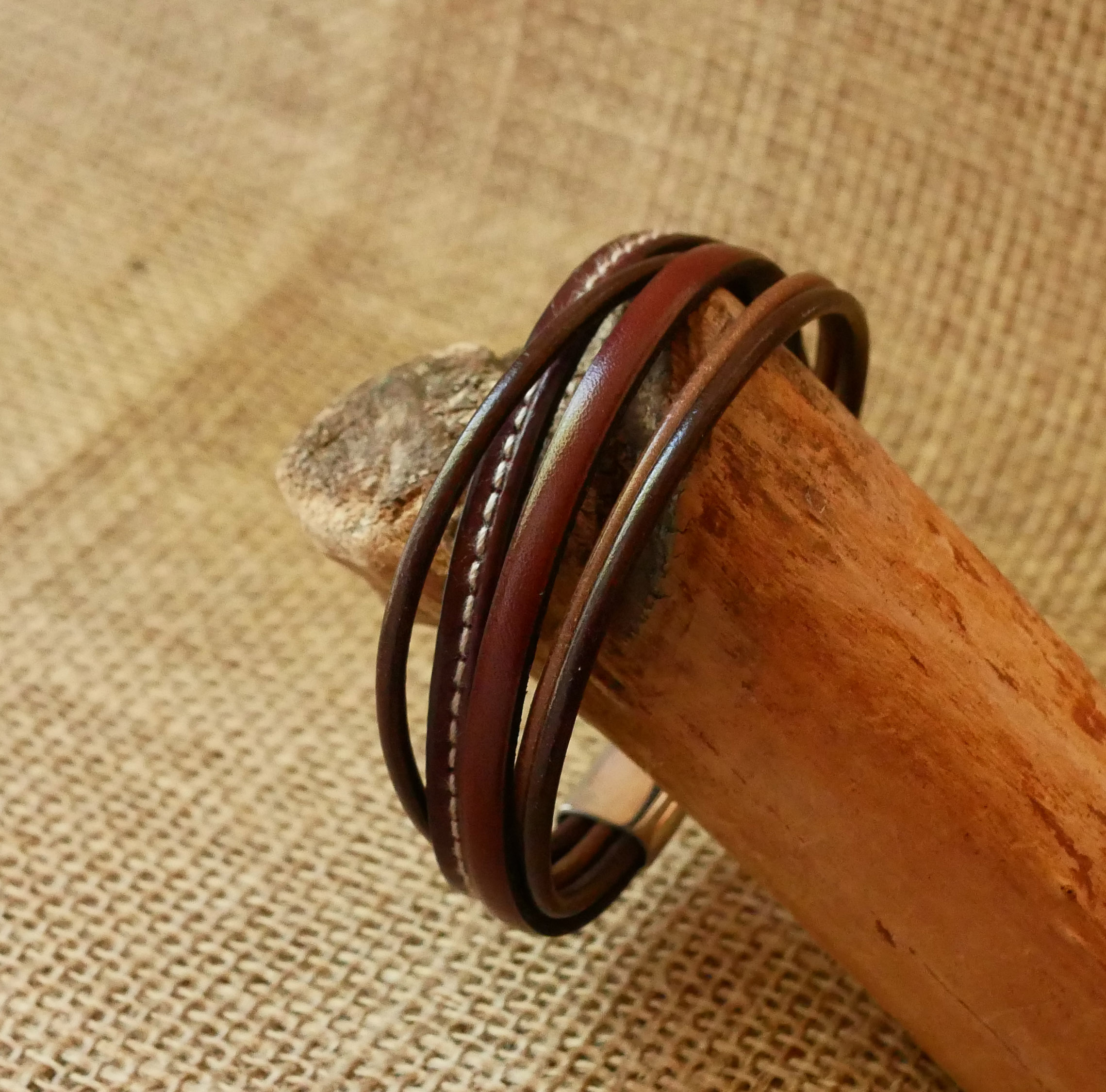 Pulseira de punho em pele castanha para homem
