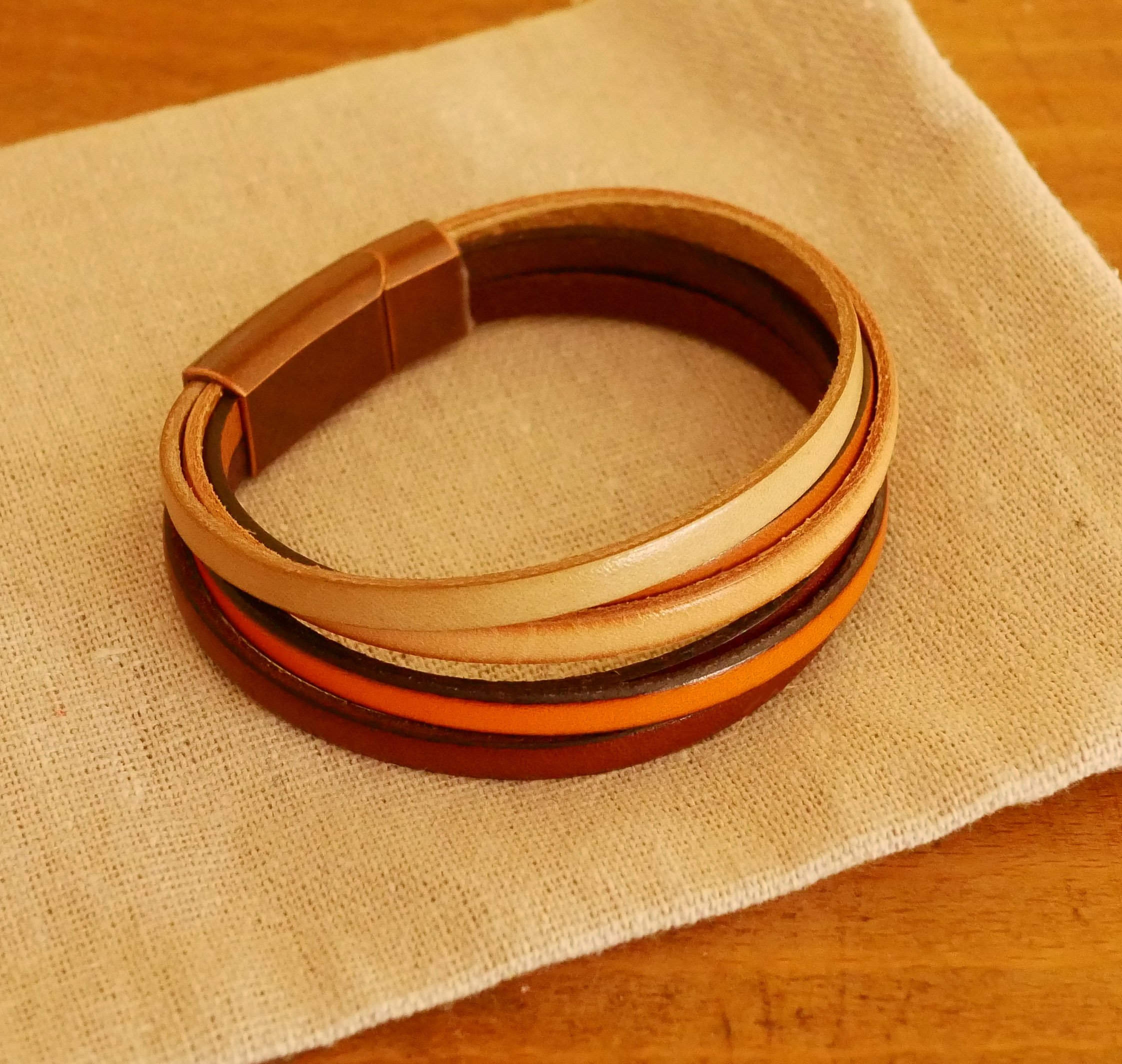 Pulseira de punho em multi-couro de cor ocre