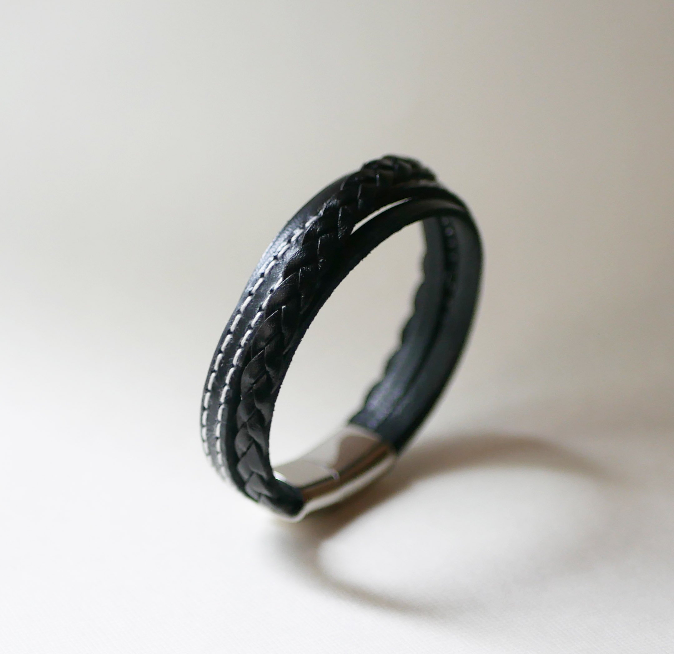 Pulseira de punho em pele preta para homem