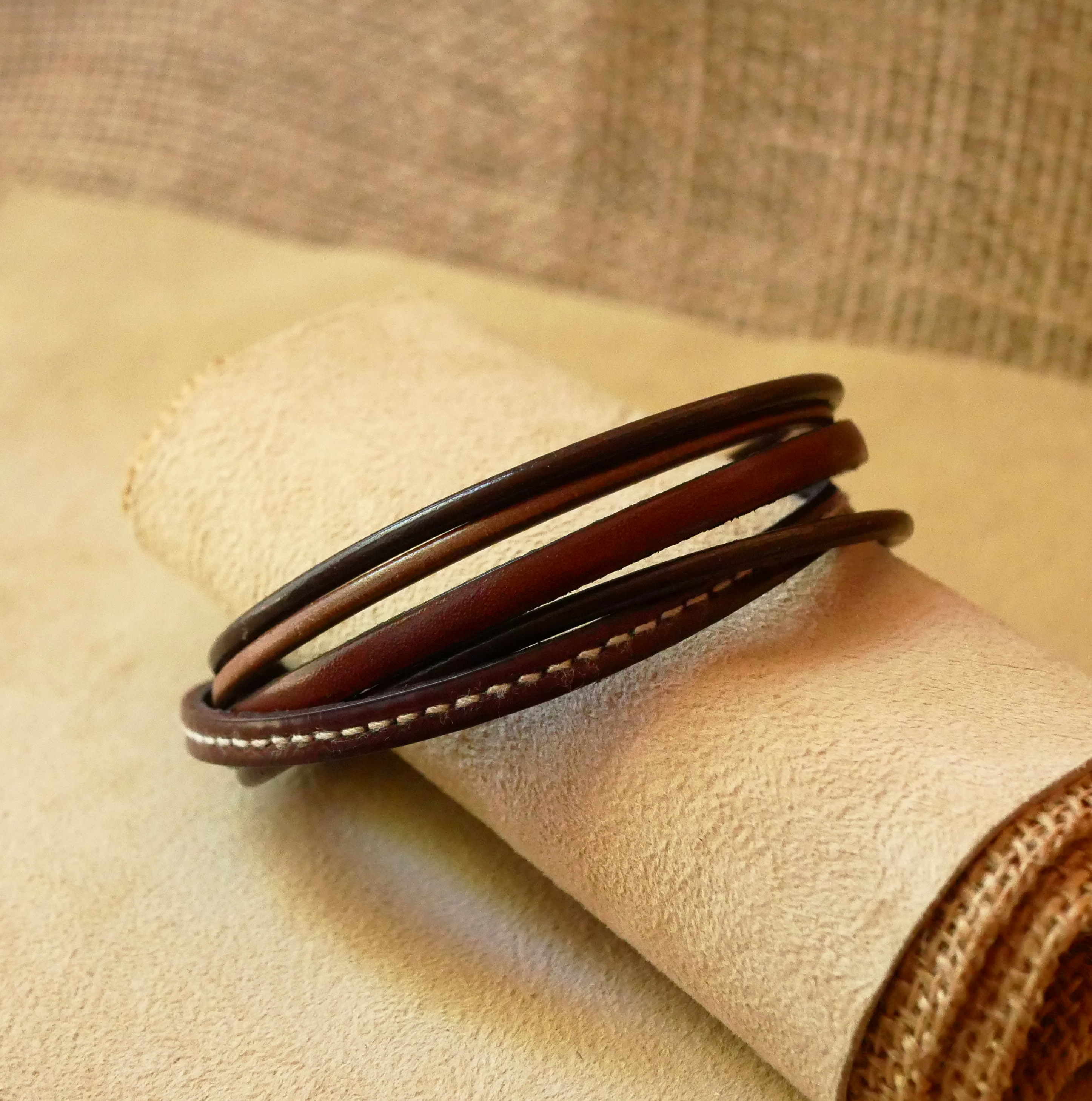 Pulseira de punho em pele castanha para homem