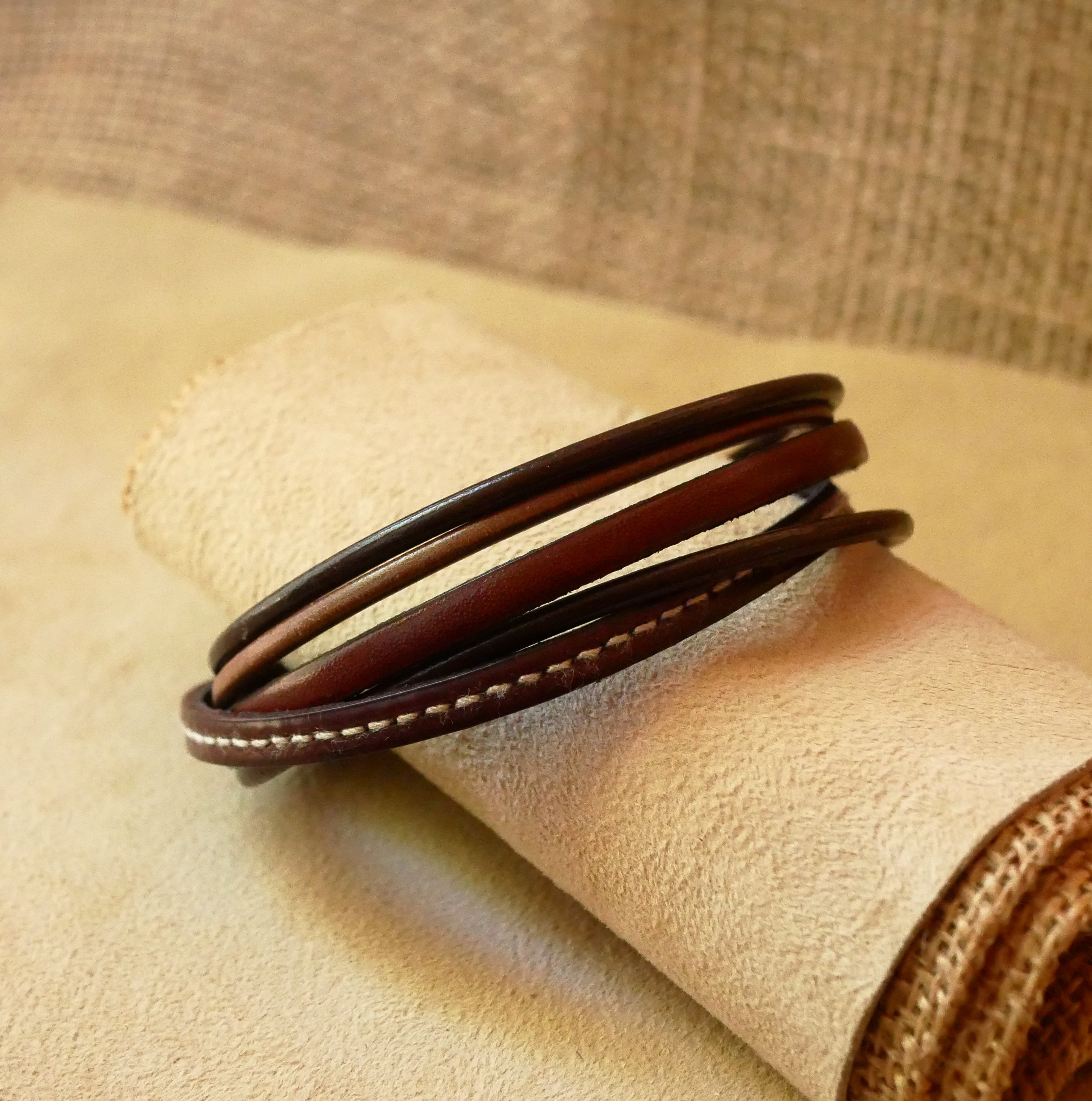 Pulseira de punho em pele castanha para homem