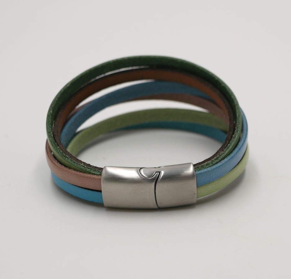 Pulseira de punho de couro múltiplo em cores pastel