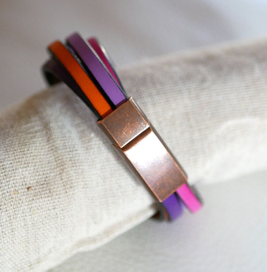 Pulseira de Punho de Couro Múltiplo em cores tónicas