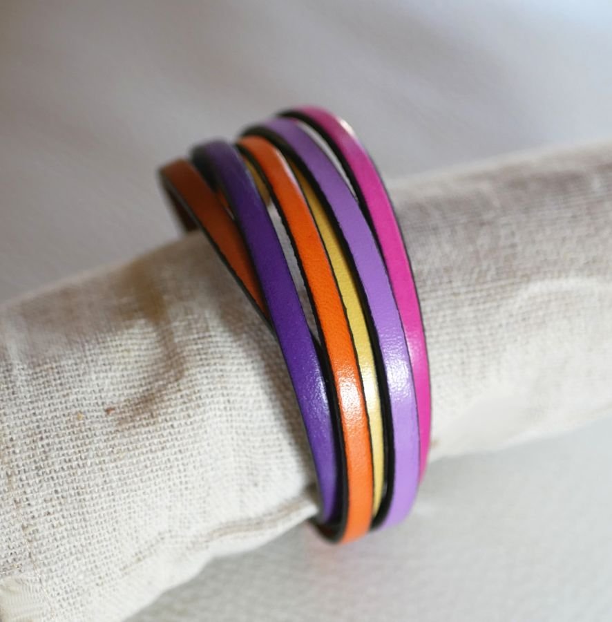 Pulseira de Punho de Couro Múltiplo em cores tónicas