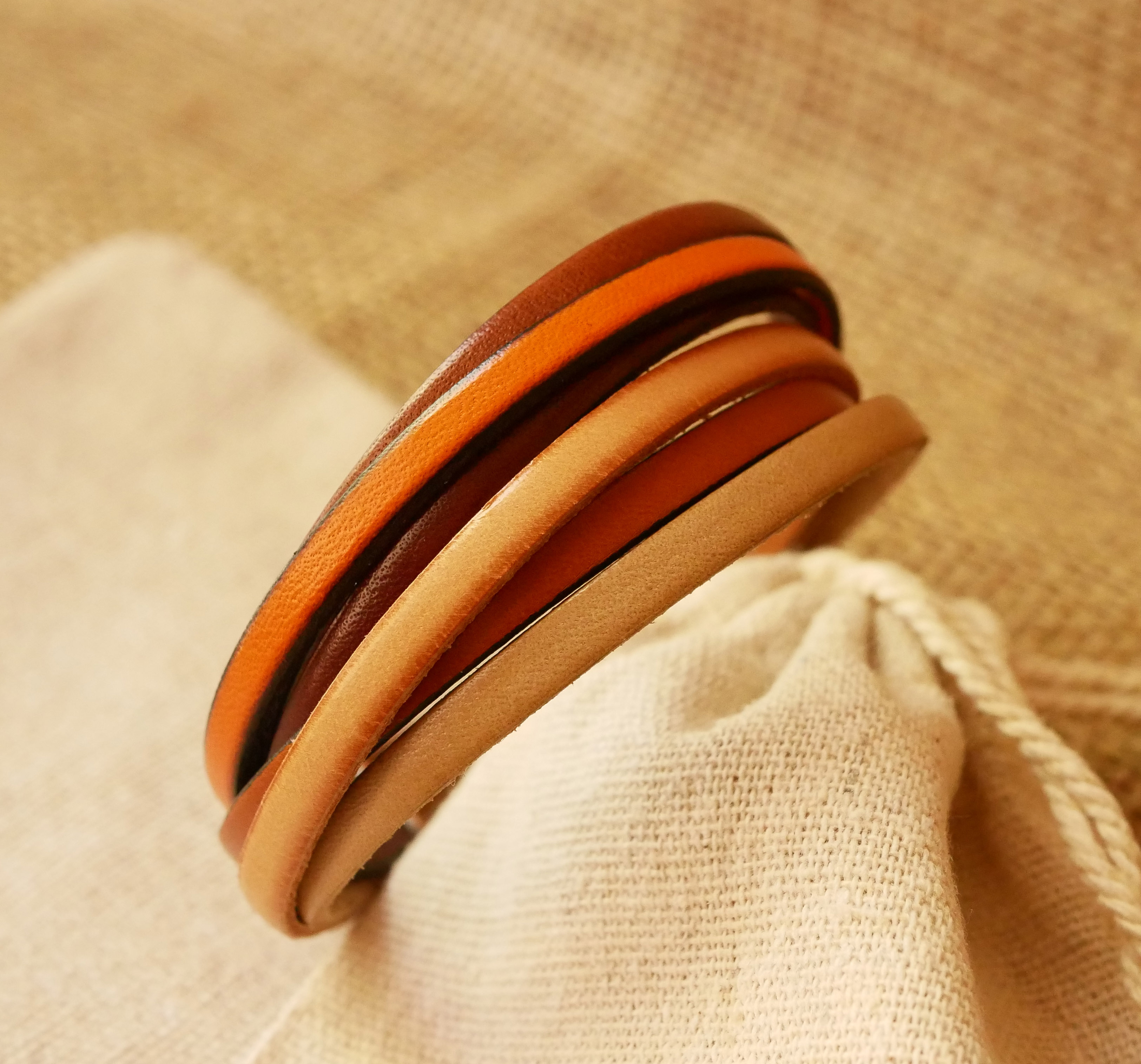 Pulseira de punho em multi-couro de cor ocre