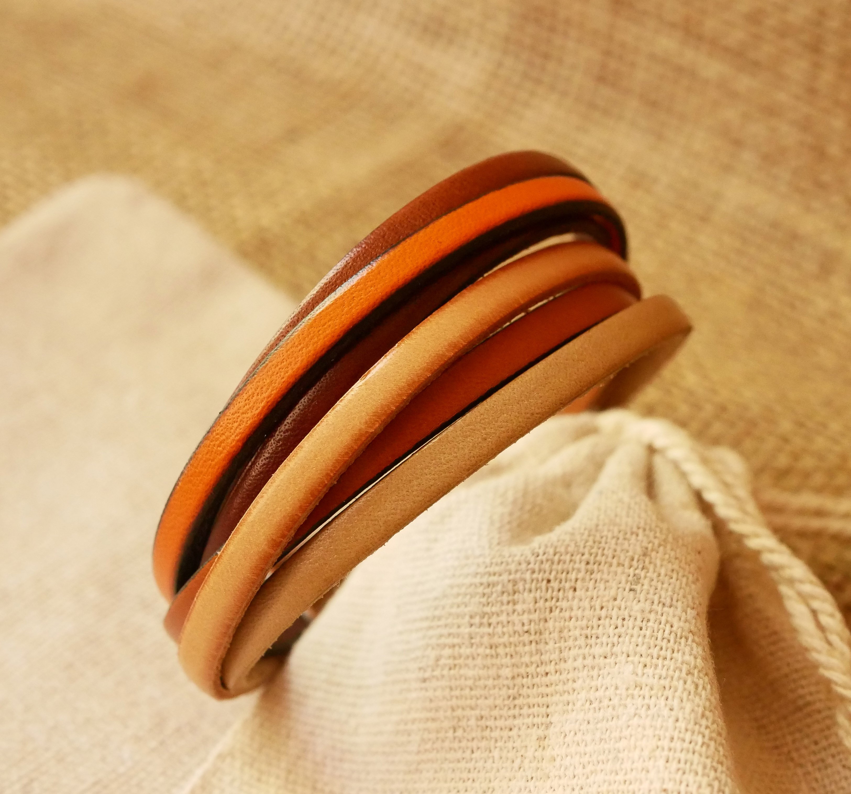 Pulseira de punho em multi-couro de cor ocre