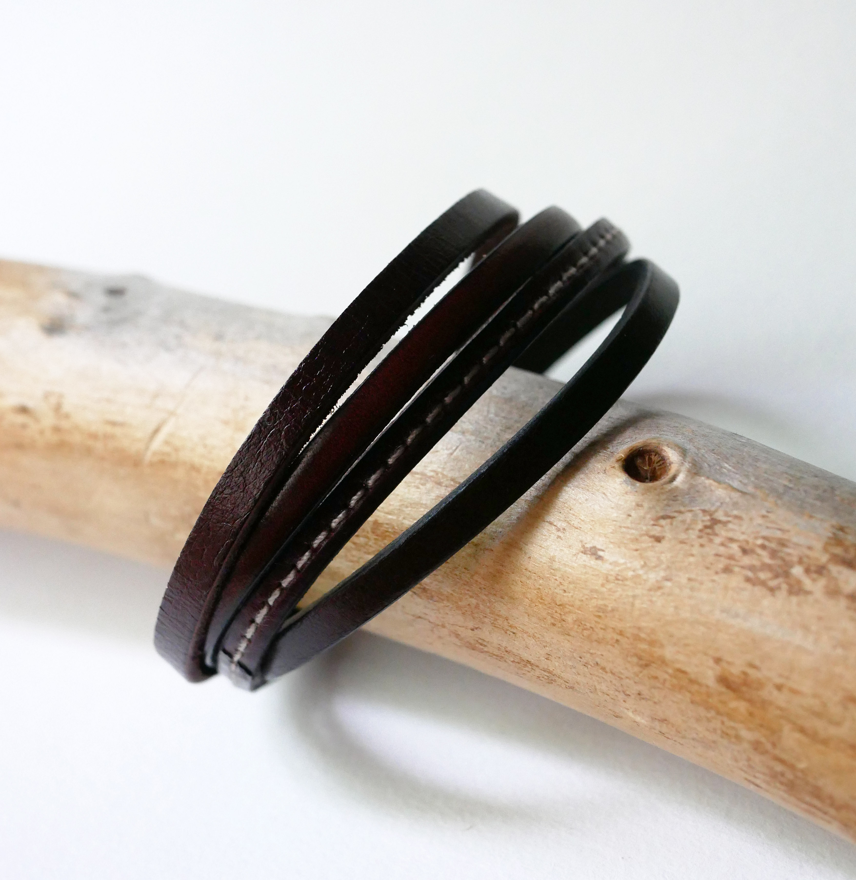Pulseira de punho em pele castanha para homem