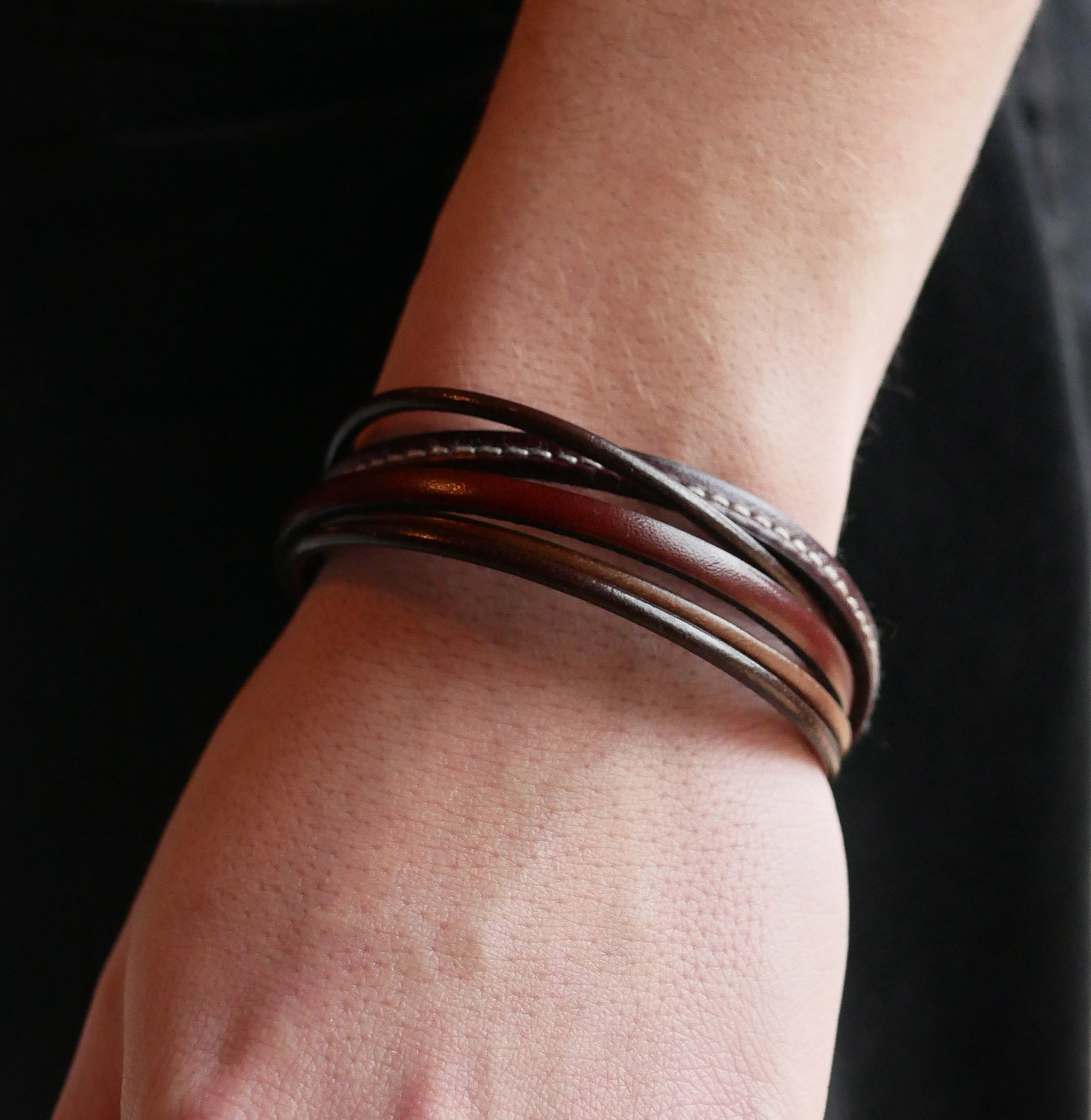 Pulseira de punho em pele castanha para homem