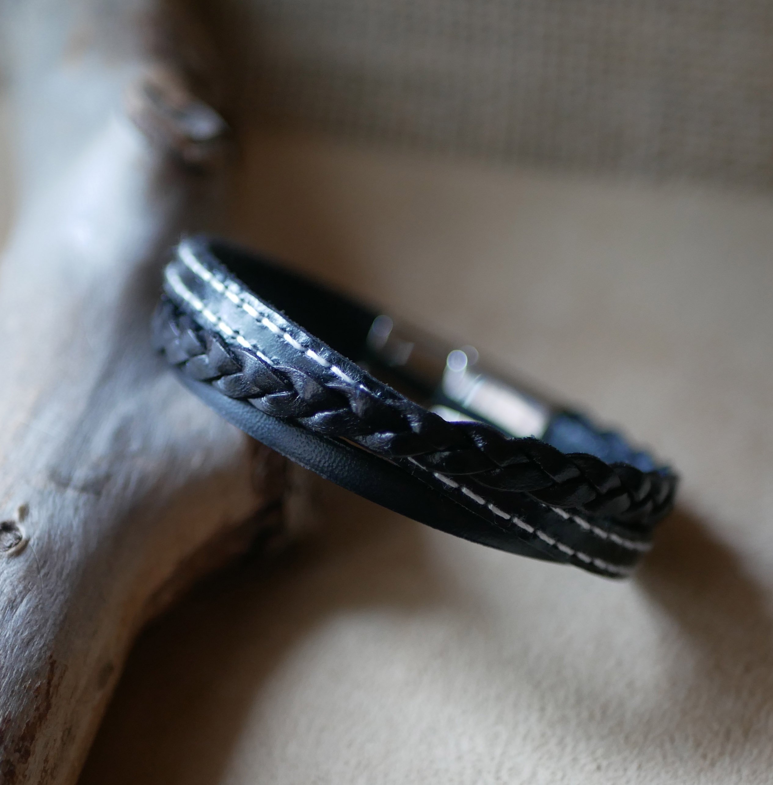 Pulseira de punho em pele preta para homem