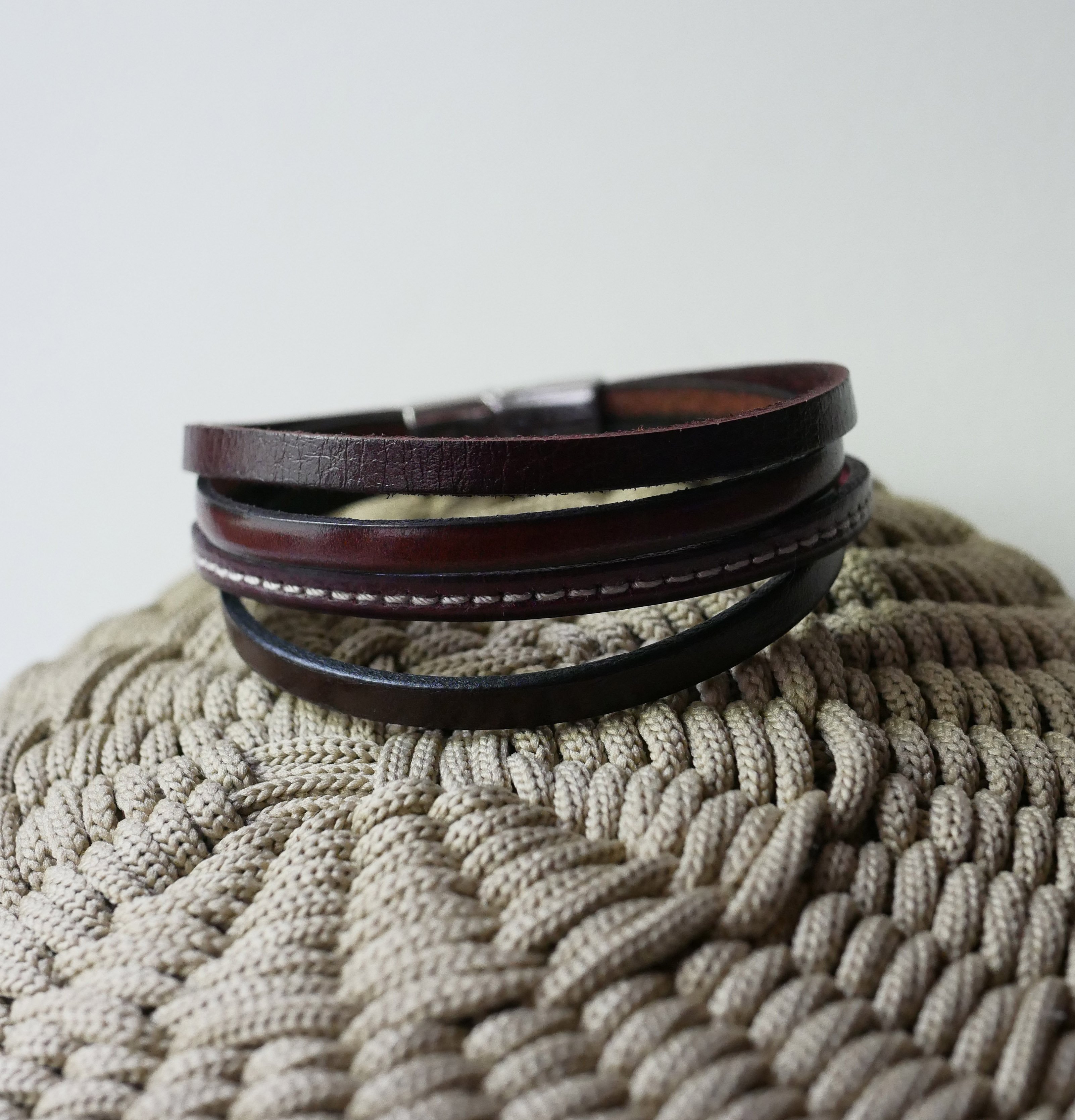Pulseira de punho em pele castanha para homem