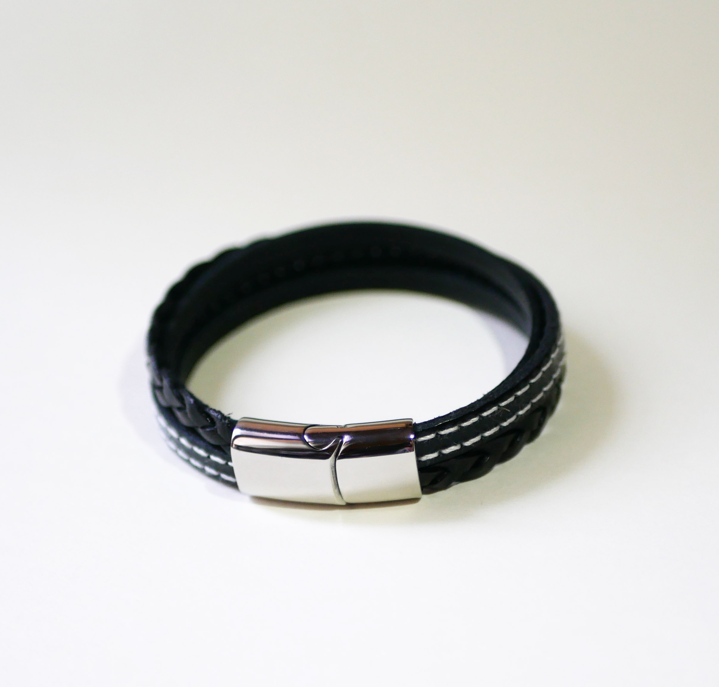 Pulseira de punho em pele preta para homem