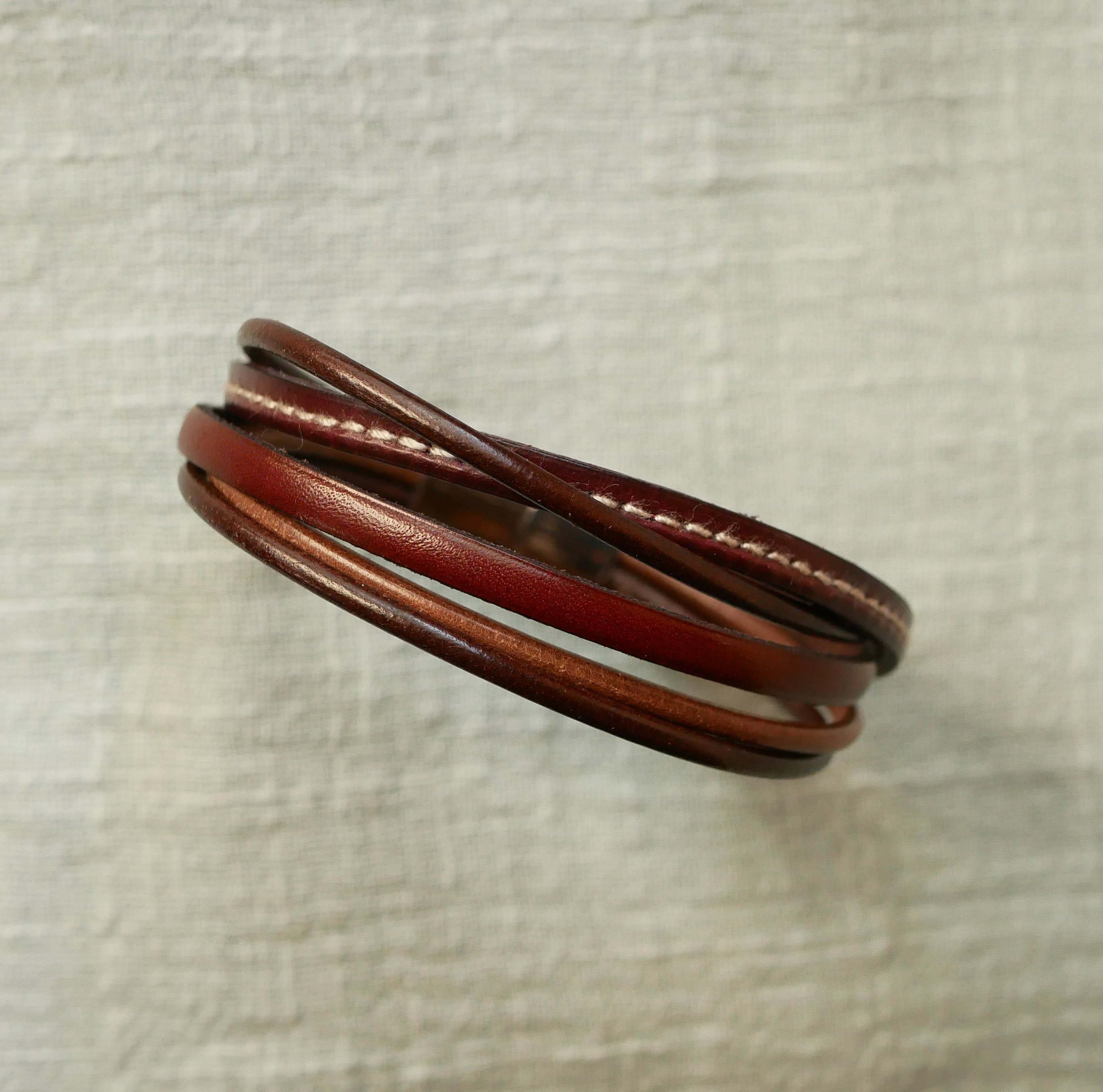 Pulseira de punho em pele castanha para homem