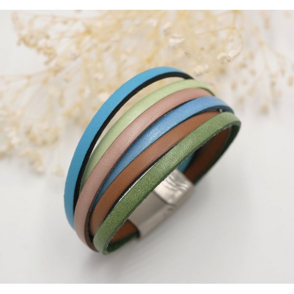 Pulseira de punho de couro m&uacute;ltiplo em cores pastel