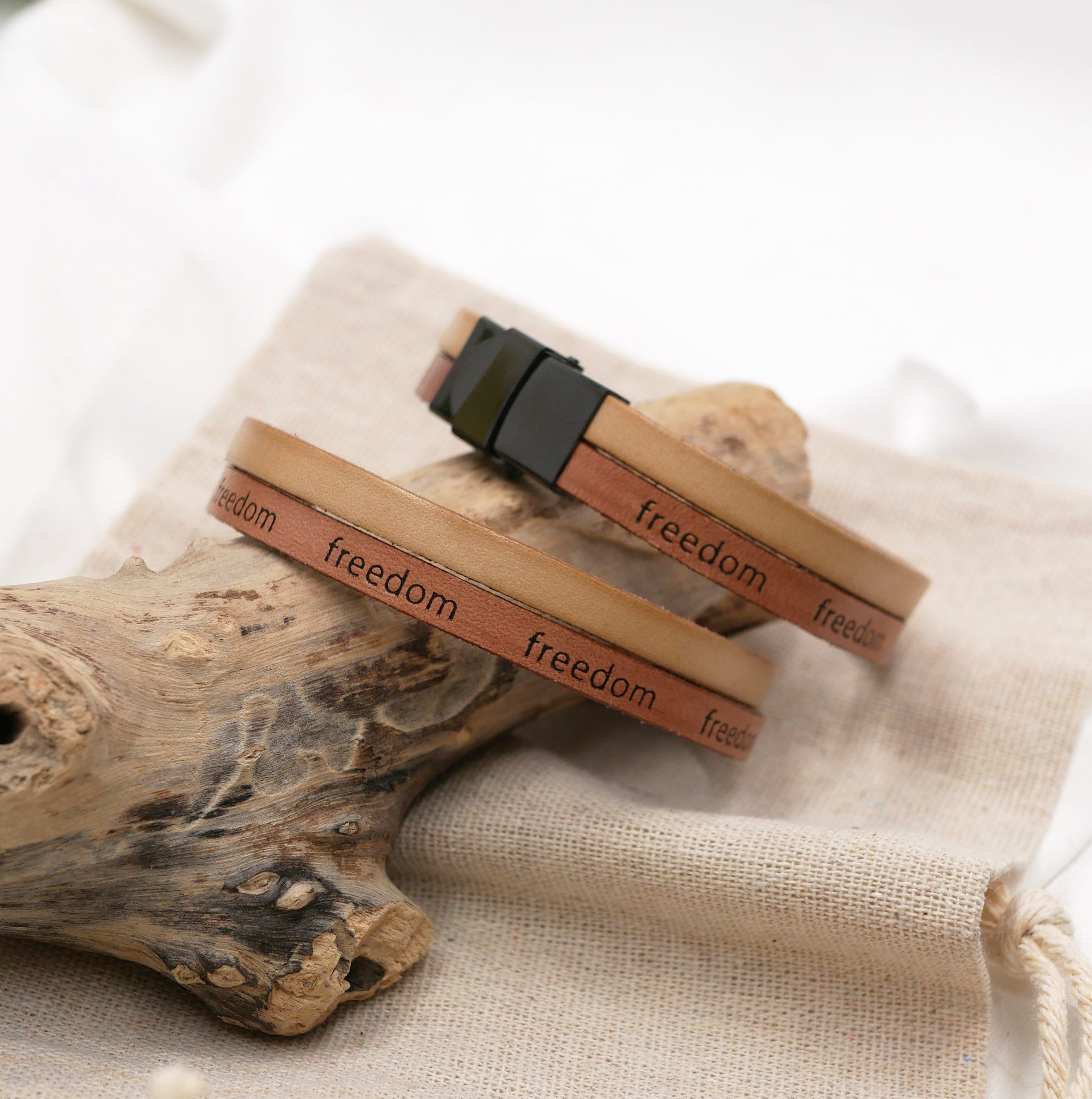 Pulseira mista de duas peles em bege natural Grava&ccedil;&atilde;o Freedom para personalizar