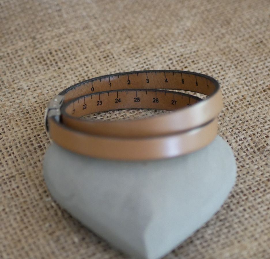 Pulseira de fita métrica em pele com dupla volta gravada personalizável 