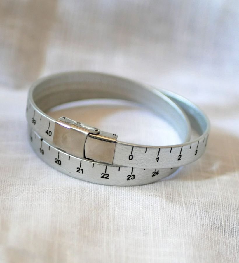 Pulseira de fita métrica em pele com dupla volta gravada personalizável 