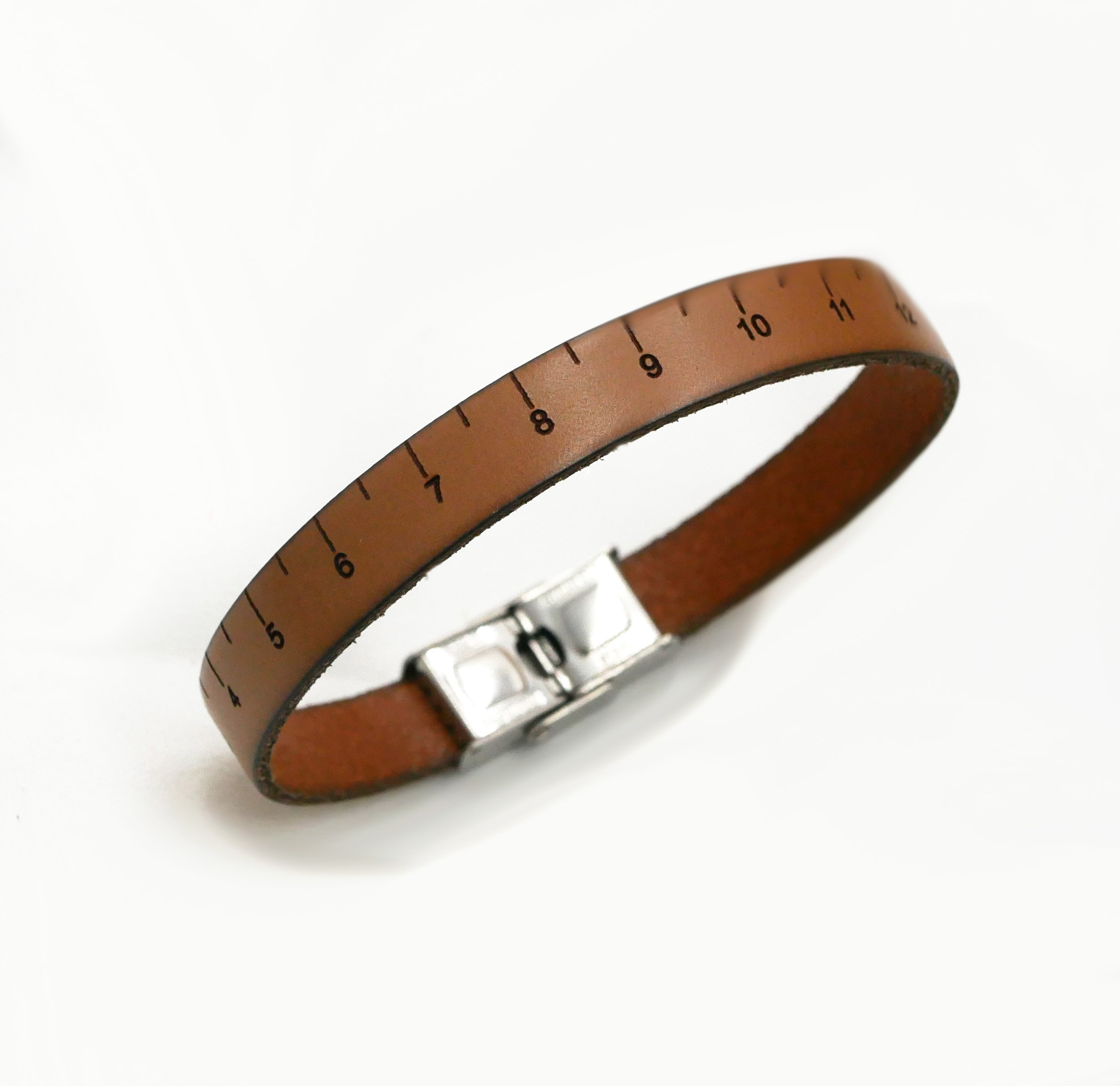 Pulseira de metros de costura em pele, gravada em cm e personalizável no verso