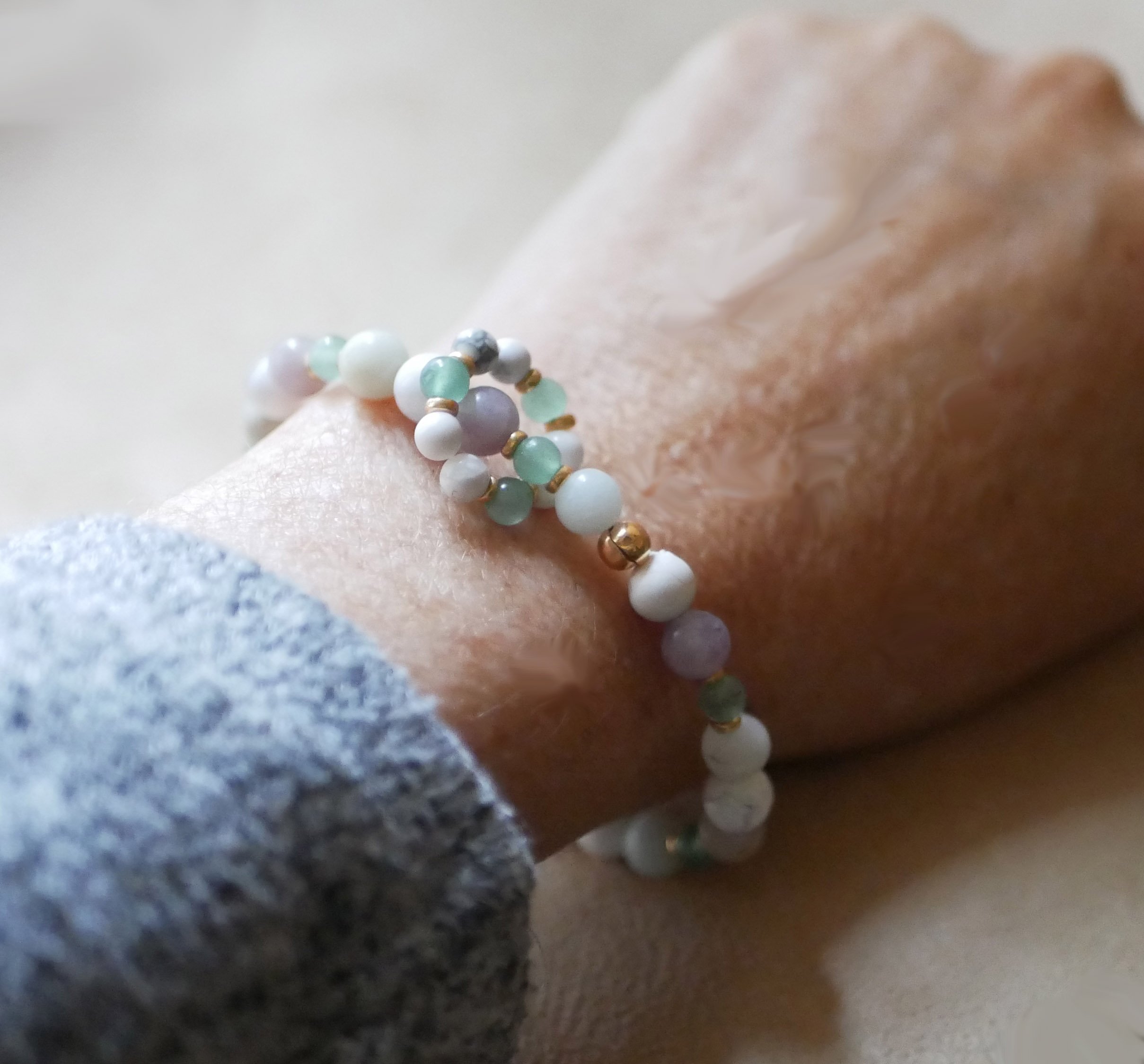 Pulseira de pedra natural aventurina com anel de mini pérolas
