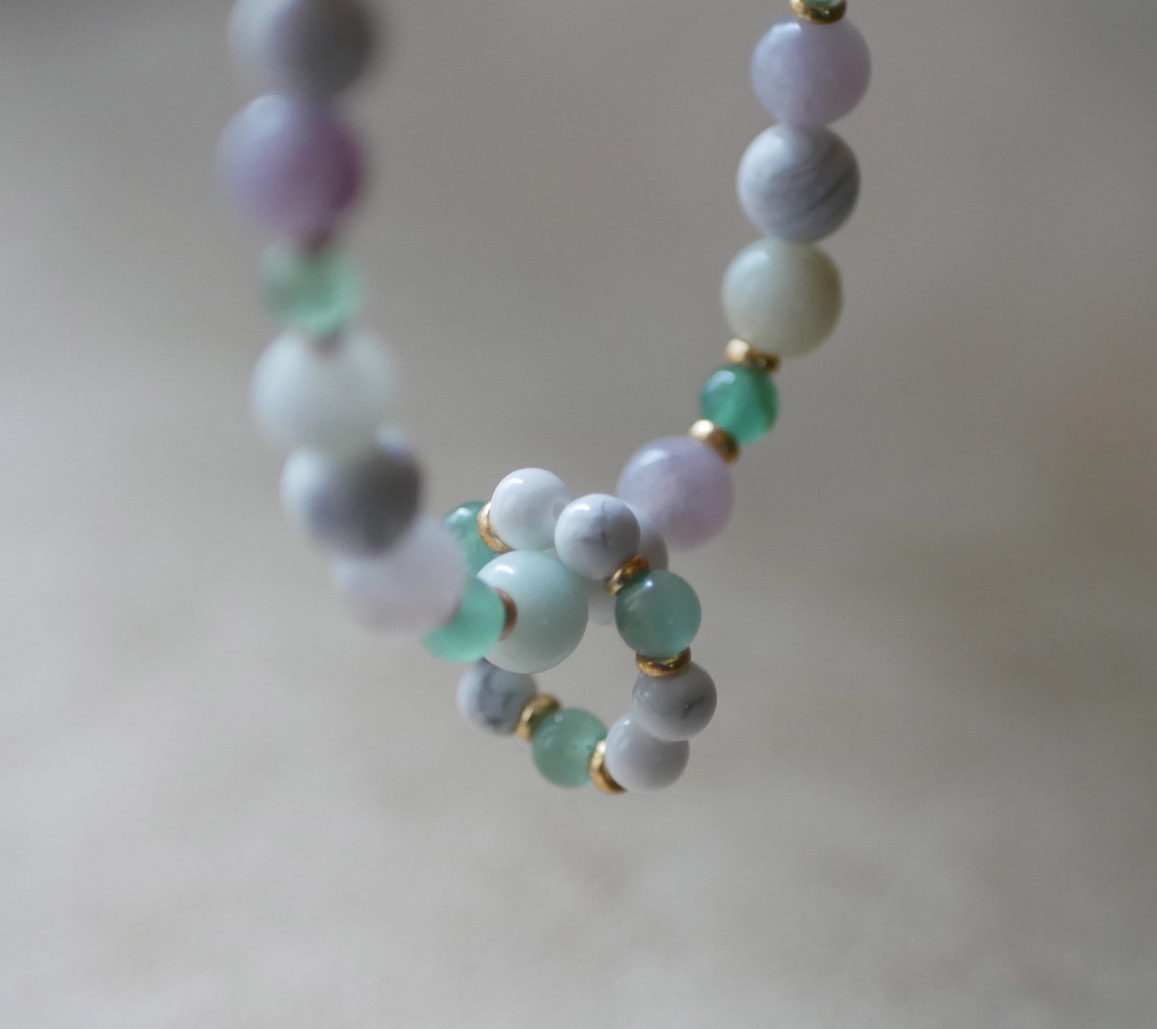 Pulseira de pedra natural aventurina com anel de mini pérolas