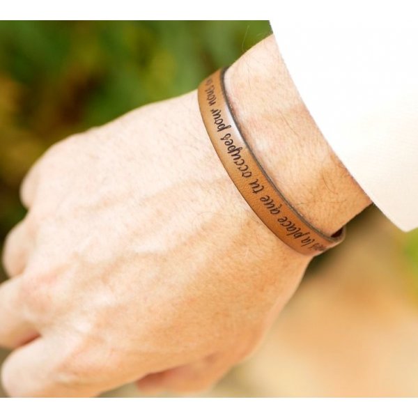 Pulseira de couro gravada personalizável para homem escolha do fecho 