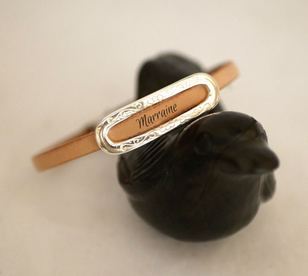 Pulseira com nome próprio personalizado através de gravação em couro 