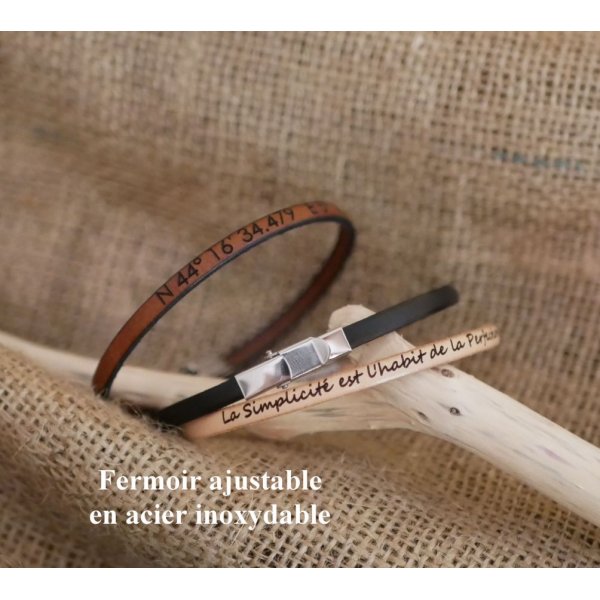 Pulseira com nome pr&oacute;prio personalizado atrav&eacute;s de grava&ccedil;&atilde;o em couro 