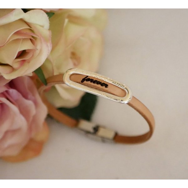 Pulseira com nome pr&oacute;prio personalizado atrav&eacute;s de grava&ccedil;&atilde;o em couro 