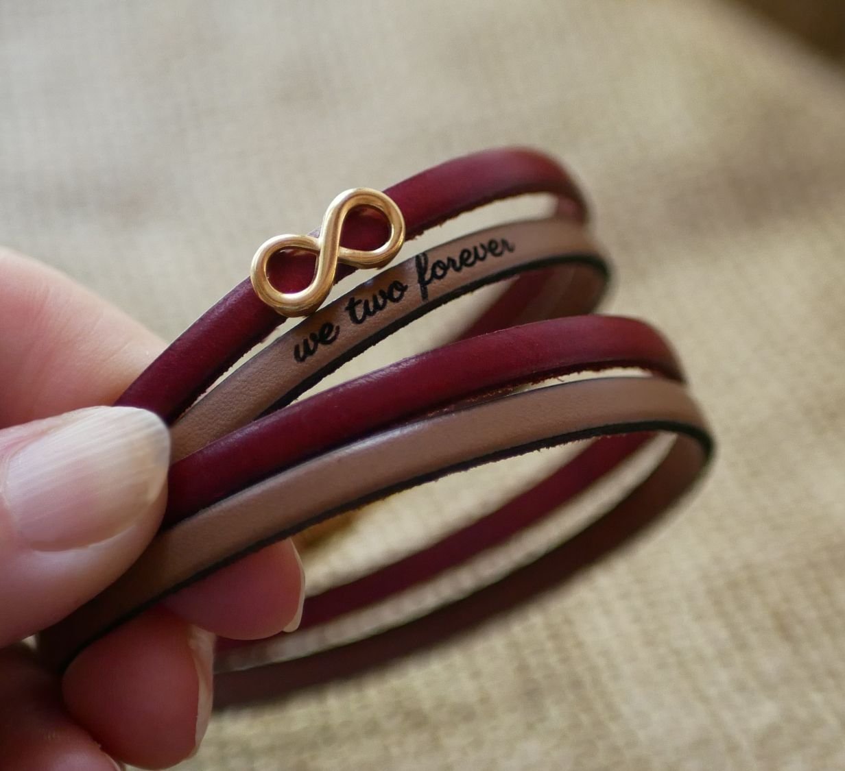 Prenda para a mãe pulseira dourada com o símbolo do infinito em 2 peles para personalizar  