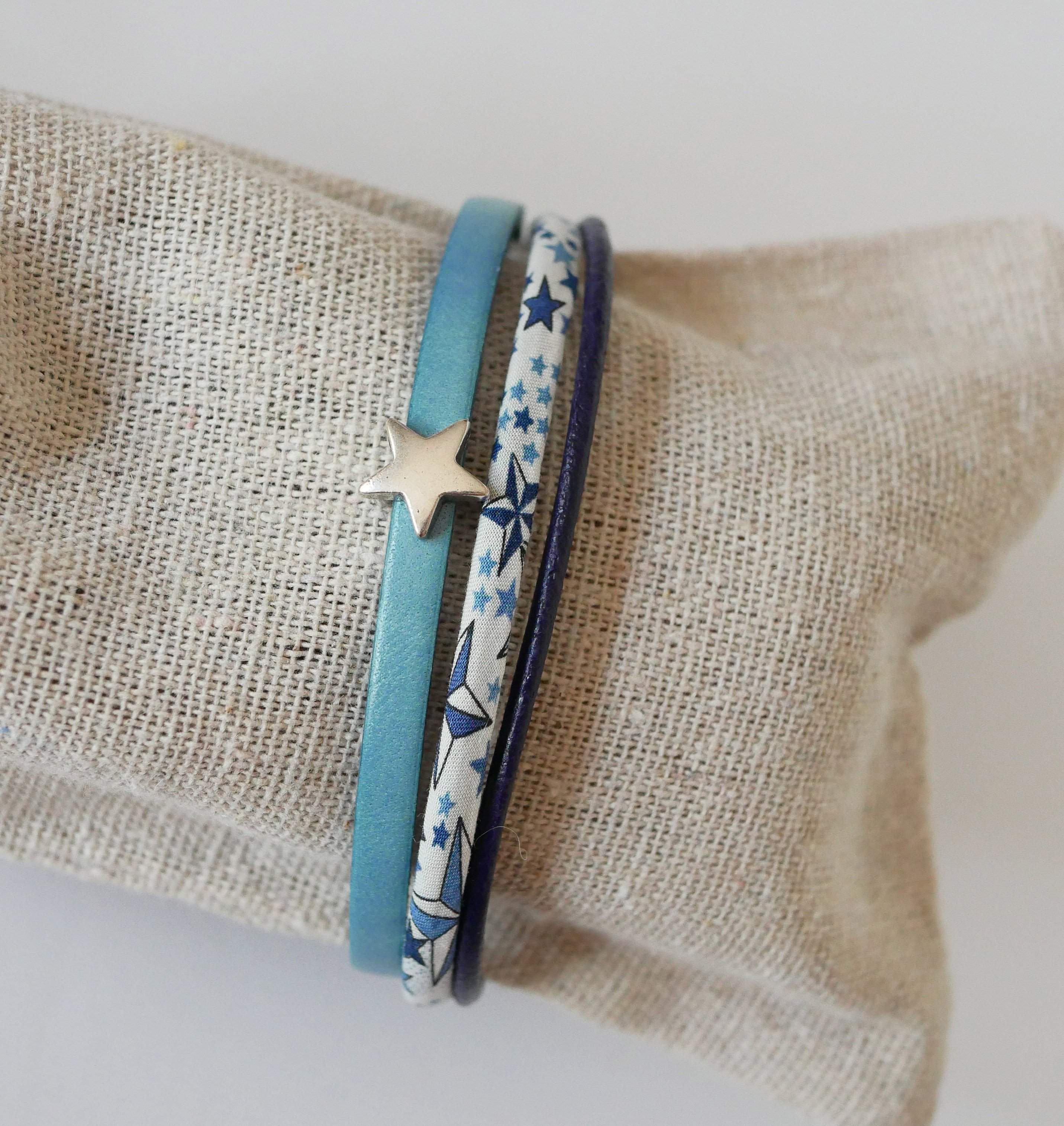 Trio de peles e pulseira de cord&atilde;o Liberty com estrelas azuis