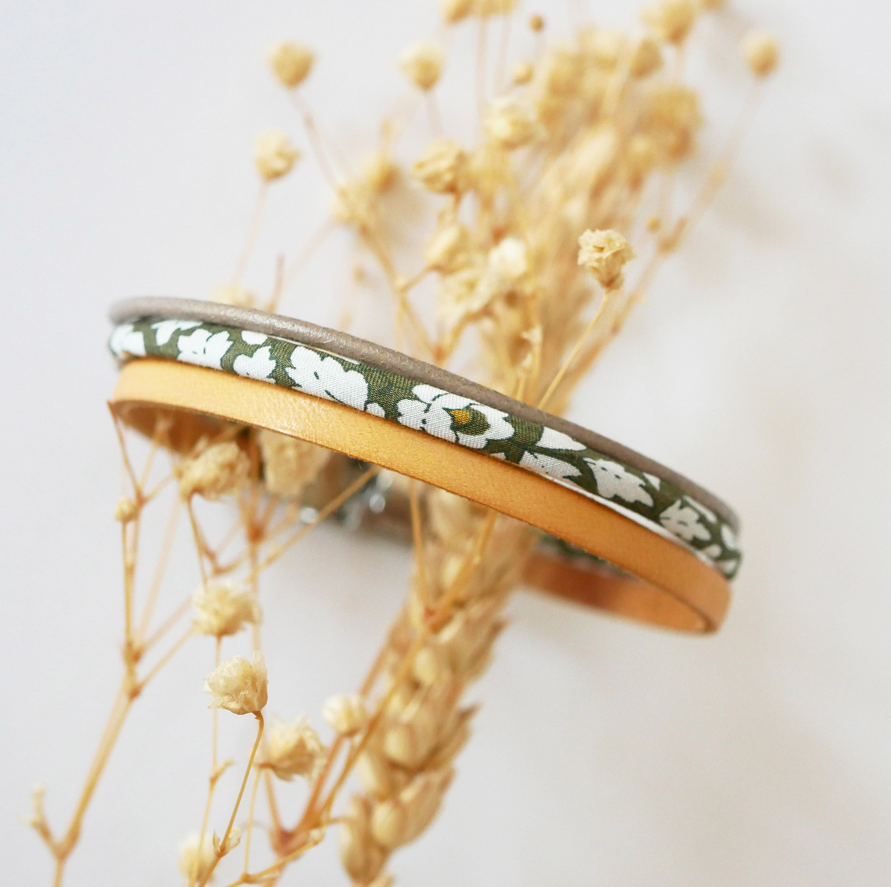 Trio de peles e flores de caqui Pulseira de cord&atilde;o Liberty