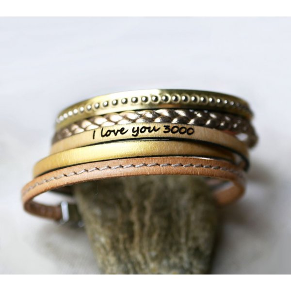 Conjunto de tiras de couro a empilhar, personaliz&aacute;veis em tons dourados e met&aacute;licos