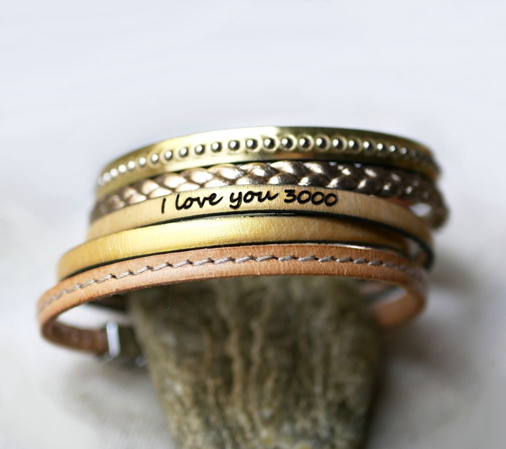 Conjunto de tiras de couro a empilhar, personalizáveis em tons dourados e metálicos