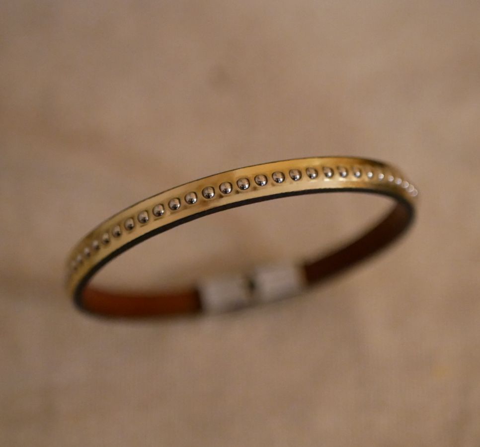 Conjunto de tiras de couro a empilhar, personalizáveis em tons dourados e metálicos