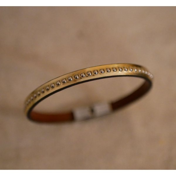 Conjunto de tiras de couro a empilhar, personaliz&aacute;veis em tons dourados e met&aacute;licos