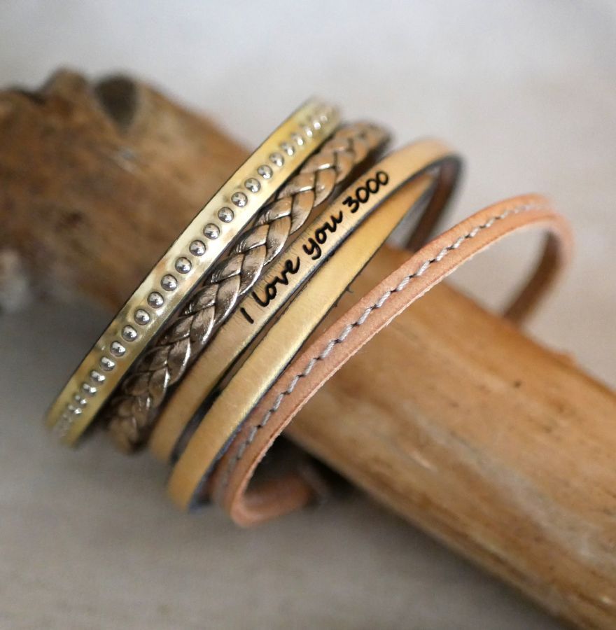 Conjunto de tiras de couro a empilhar, personalizáveis em tons dourados e metálicos