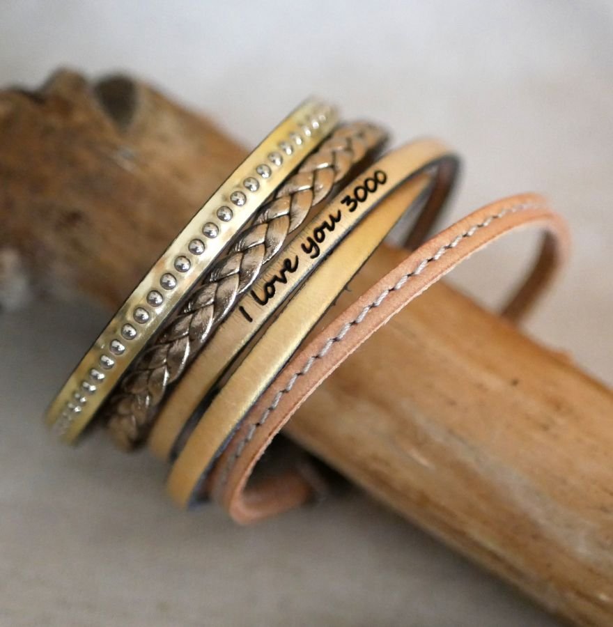 Conjunto de tiras de couro a empilhar, personalizáveis em tons dourados e metálicos