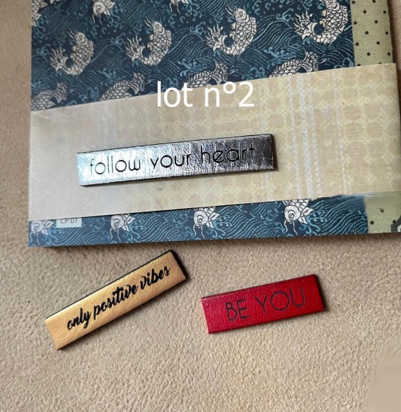 Ensemble stickers en cuir grav&eacute; de messages inspirants