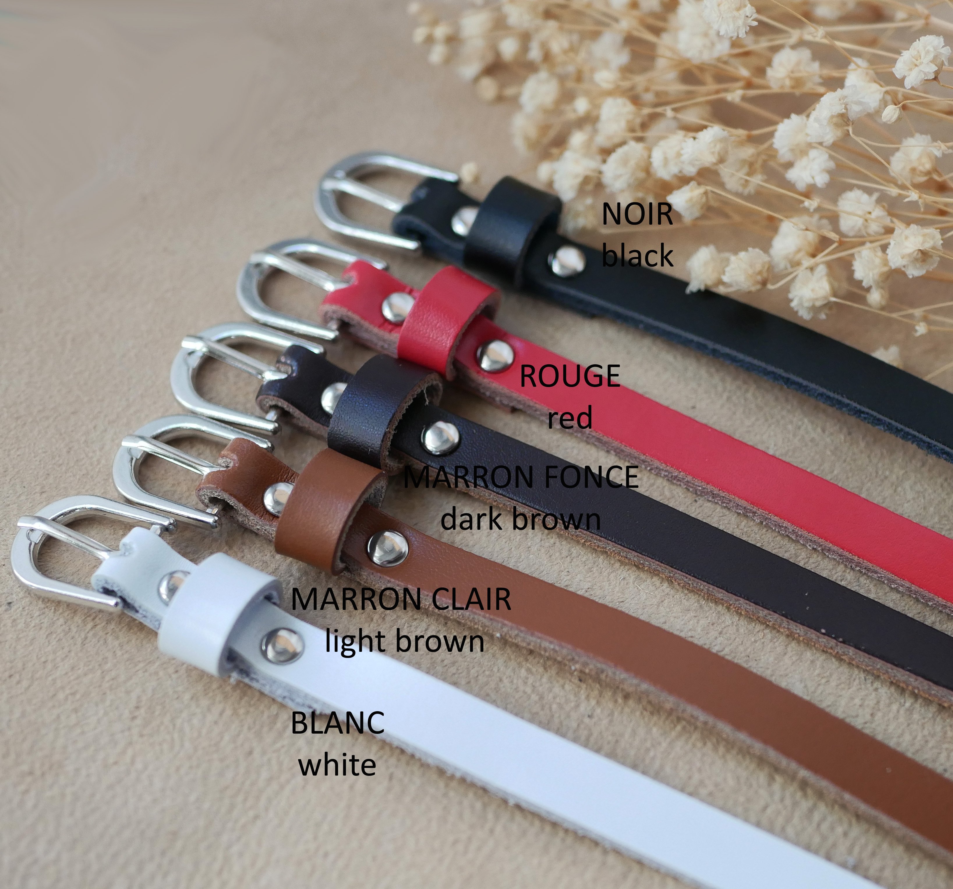 Rel&oacute;gio prateado com bracelete em pele e fivela prateada