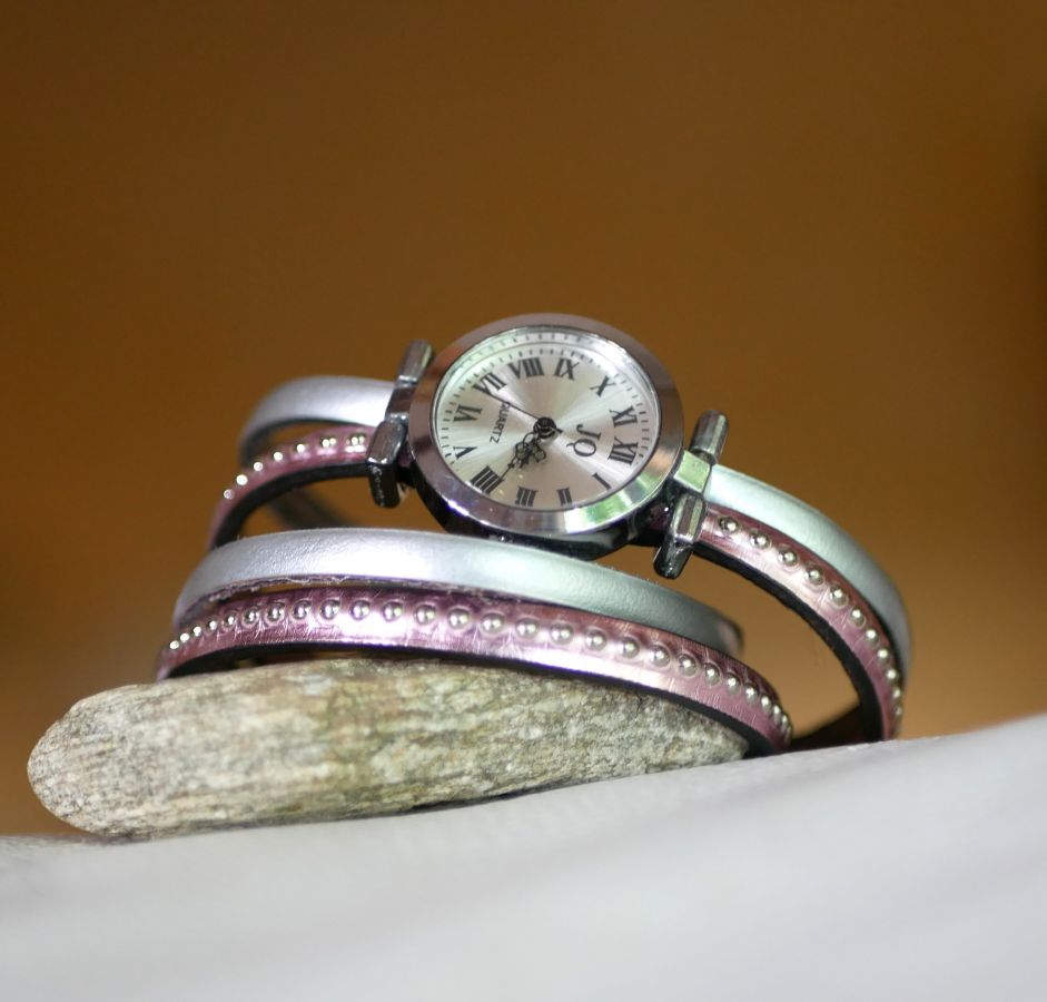 Relógio com pulseira dupla de couro metálico cor-de-rosa para personalizar 