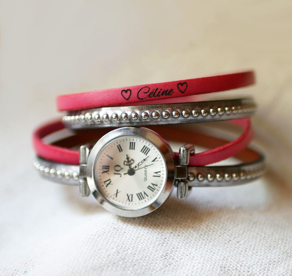 Relógio com pulseira dupla de couro prateado escolha da cor das contas para personalizar 