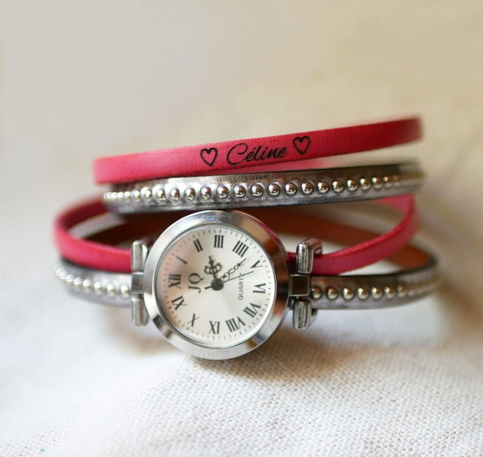 Relógio com pulseira dupla de couro prateado escolha da cor das contas para personalizar 