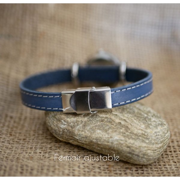 Rel&oacute;gio de couro azul com costura branca